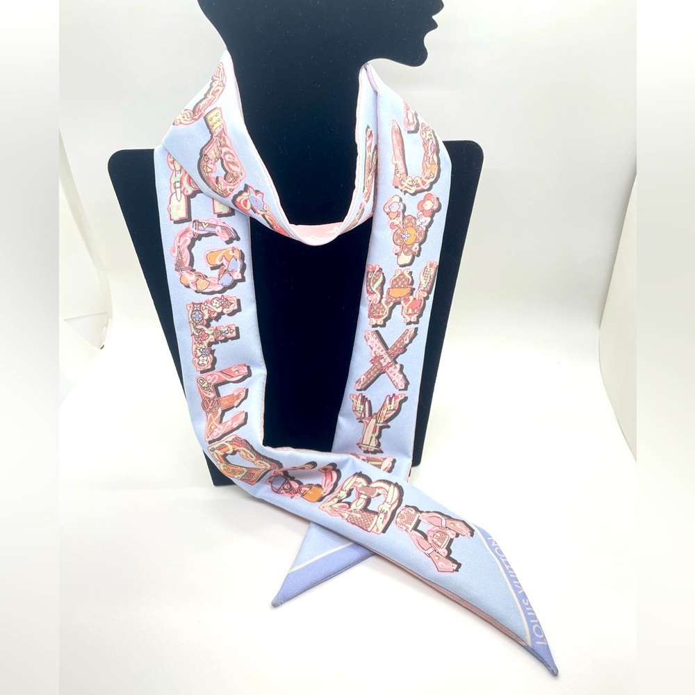 Louis Vuitton BB LV&Me Alphabet light blue light pink Silk Narrow Bandeau Scarf
